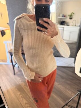 Vintage Japanese Cream Knit Sweater Wool Blend made in Hong Kong